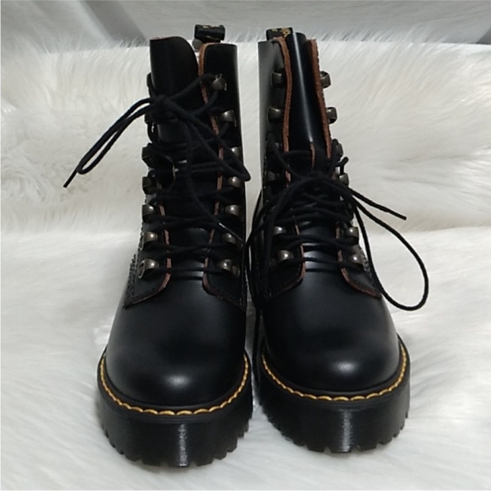 SALE! NWOT Dr. Martens Leona Boots Sz 6